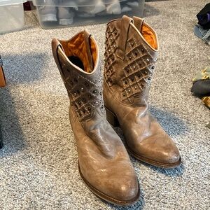 Frye Tan Leather Billy pull on Boots with studs